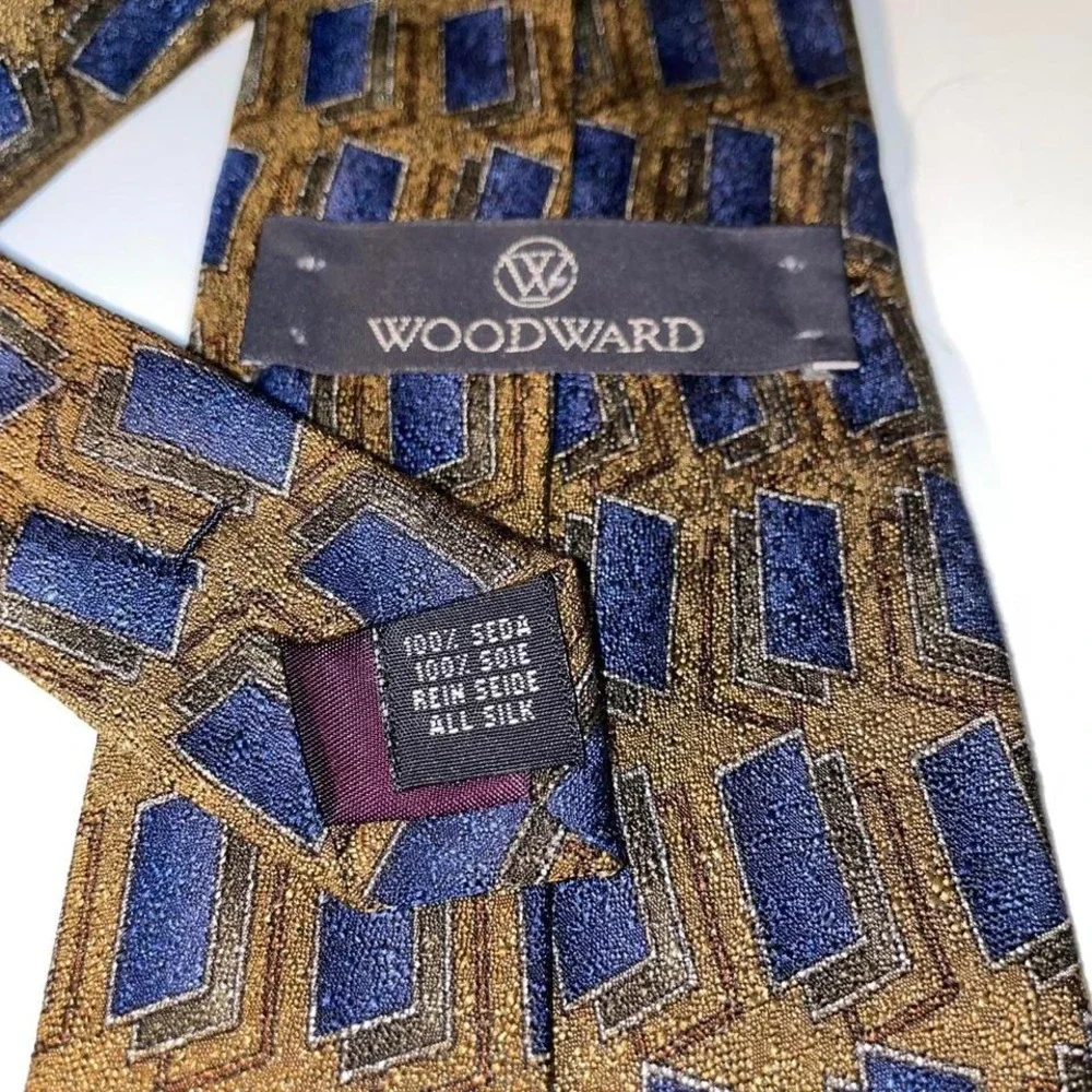 Vtg Woodward Brownish gold and blue geometric patterned silk tie gold‎